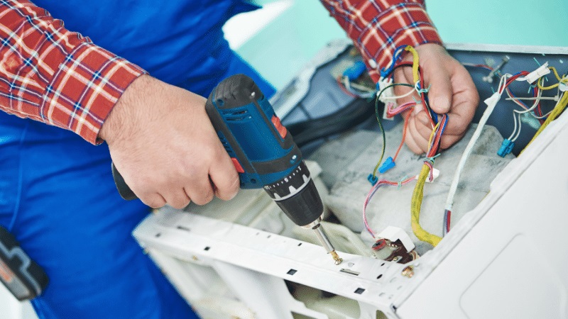 Zeytinburnu Eminçelik Eminçelik çamaşır makinesi kart tamiri – Su almama arızası orijinal parça ile giderildi. - Teknik servis örneği
